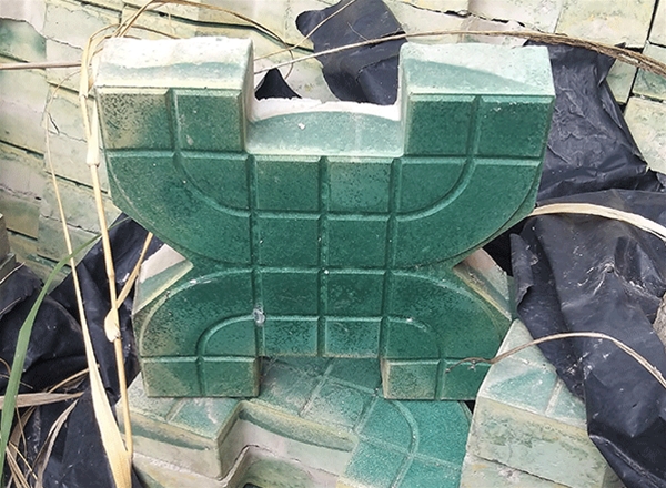 停車場植草磚